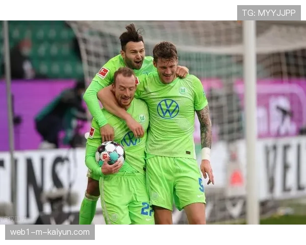 沃尔夫斯堡后防线伤病困扰，中卫组合频繁变动影响默契